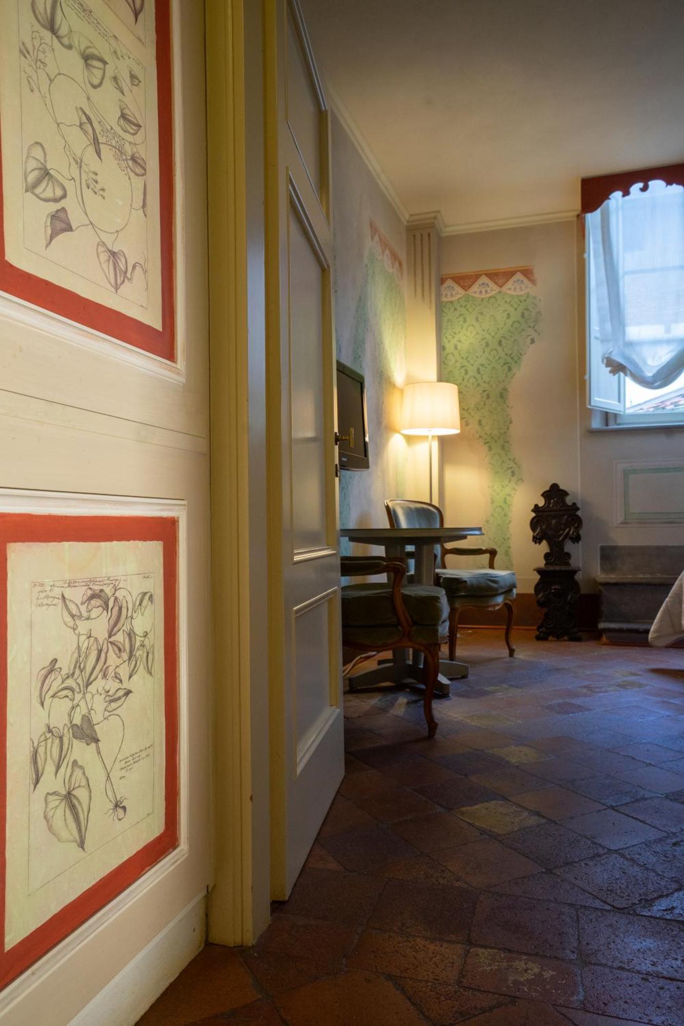 Palazzo Rocchi - Residenza D'epoca 3*